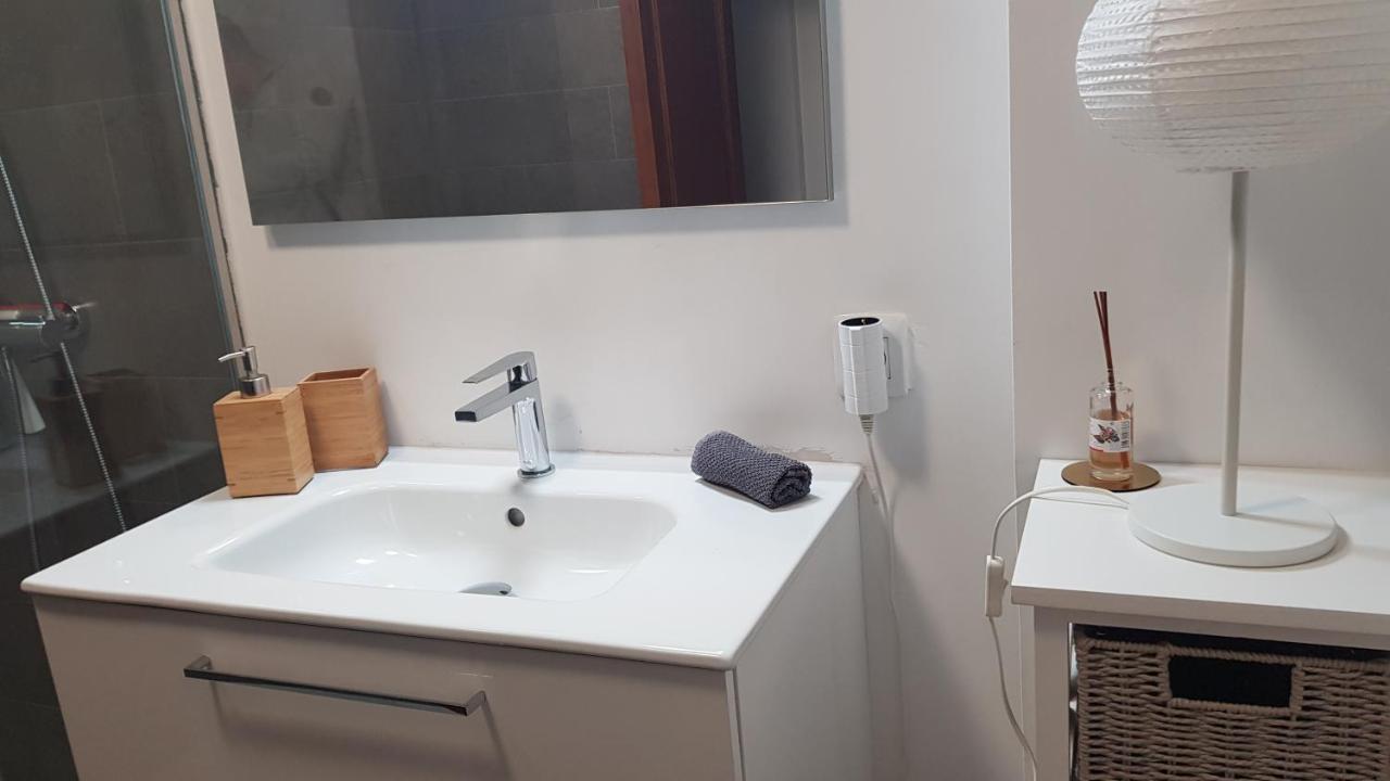 Sonne & Meerblick Aus 40 Grad Heissem Whirlpool Geniessen - Zentral Am Hafen Und Dennoch Ruhig 칼라 라트자다 외부 사진